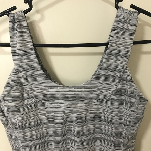 Lululemon athletica scoop back tank top with built in shelf bra size 6 - Picture 5 of 11